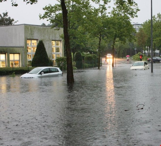 Water damage restoration services Polygon Canada